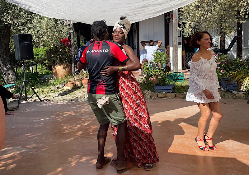Tanzen beim Festival in Sizilien
